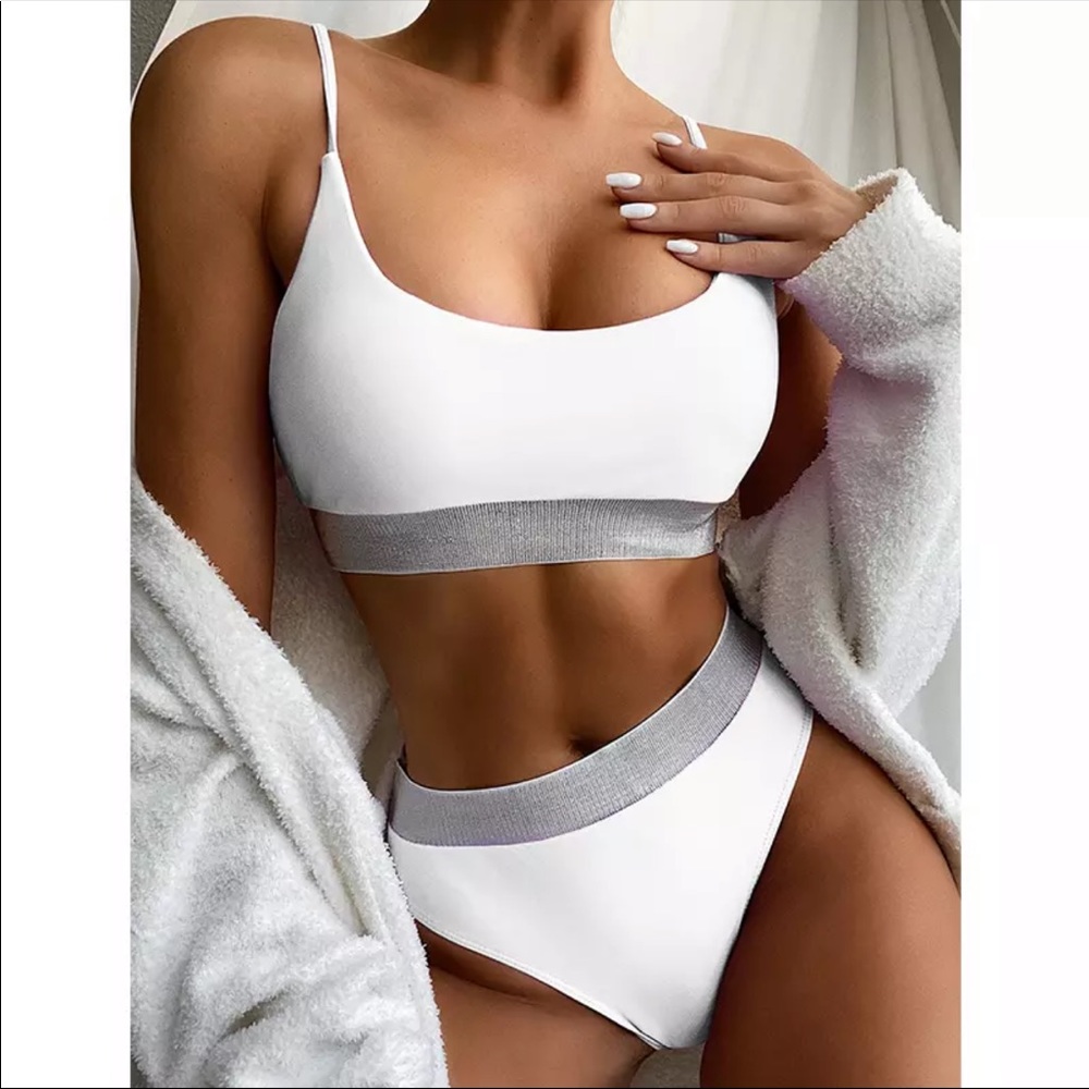New in White 2 piece set